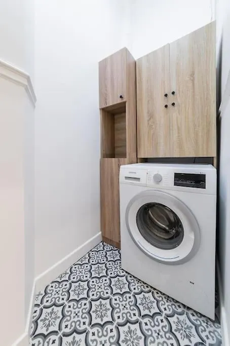 Haussmannian Apartment, Near Champs-Elysees Paříž