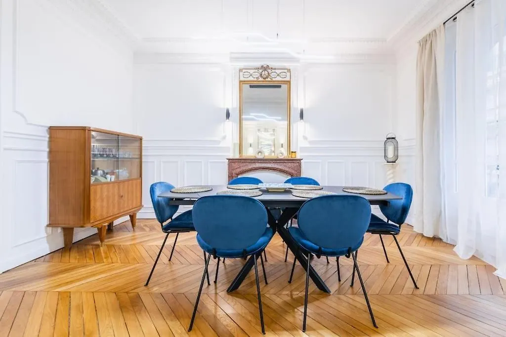 Haussmannian Apartment, Near Champs-Elysees パリ 0*,