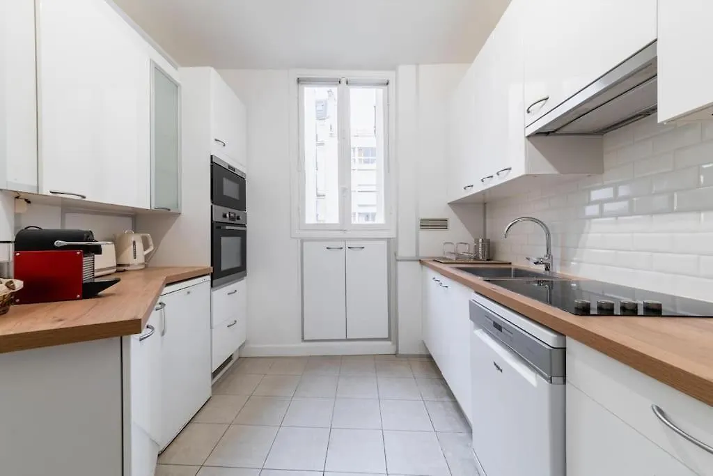 アパート Haussmannian Apartment, Near Champs-Elysees パリ